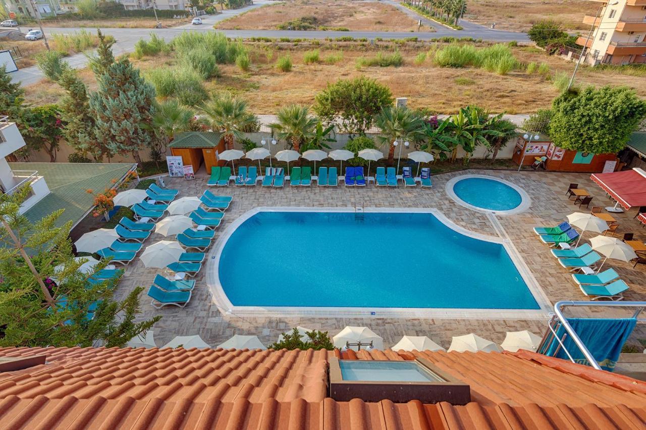Risus Hotel Side Exterior foto
